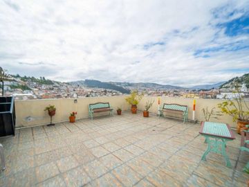 Centro Histórico Casa con Departamentos y Locales 912m2  Esmeraldas y Oriente