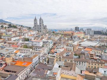 Centro Histórico Casa con Departamentos y Locales 912m2  Esmeraldas y Oriente