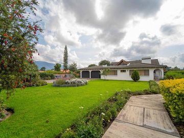 Valle de los chillos Armenia Casa con 436m2 Terreno total 2000m2