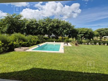 Casa en venta, vista a laguna. Barrio Cerrado San Matías, Escobar