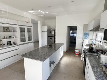 Casa en venta, vista a laguna. Barrio Cerrado San Matías, Escobar
