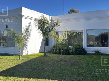 Casa en venta, vista a laguna. Barrio Cerrado San Matías, Escobar