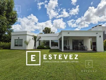 Casa en venta, vista a laguna. Barrio Cerrado San Matías, Escobar