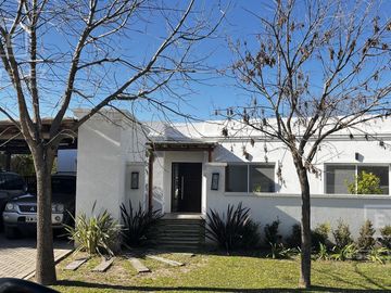 Casa en venta, vista a laguna. Barrio Cerrado San Matías, Escobar