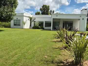 Casa en venta, vista a laguna. Barrio Cerrado San Matías, Escobar