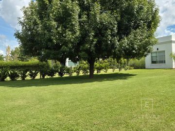 Casa en venta, vista a laguna. Barrio Cerrado San Matías, Escobar