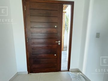 Casa en venta, vista a laguna. Barrio Cerrado San Matías, Escobar