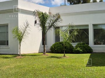 Casa en venta, vista a laguna. Barrio Cerrado San Matías, Escobar