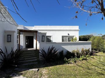 Casa en venta, vista a laguna. Barrio Cerrado San Matías, Escobar