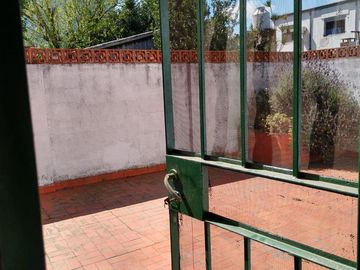 PH en venta - 3 Dormitorios 2 Baños - La Plata