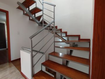 Renta casa en Sangolquí, 200 m2 3 dormitorios
