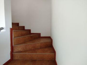 Renta casa en Sangolquí, 200 m2 3 dormitorios