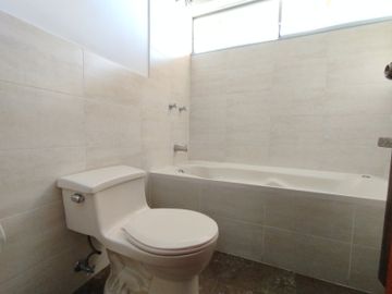 Renta casa en Sangolquí, 200 m2 3 dormitorios
