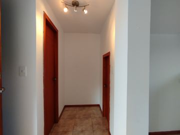 Renta casa en Sangolquí, 200 m2 3 dormitorios