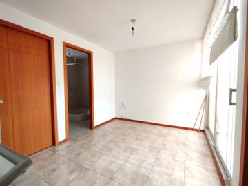 Renta casa en Sangolquí, 200 m2 3 dormitorios
