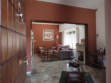 Venta Casa 5 Amb, con quincho y jardín - Haedo
