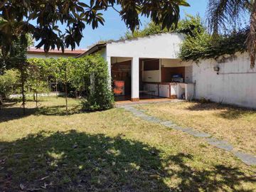Venta Casa 5 Amb, con quincho y jardín - Haedo