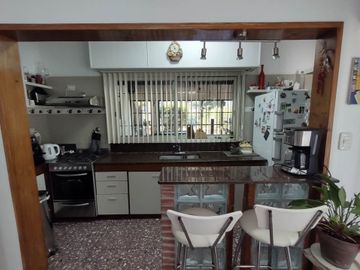 Venta Casa 5 Amb, con quincho y jardín - Haedo