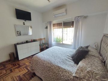 Venta Casa 5 Amb, con quincho y jardín - Haedo