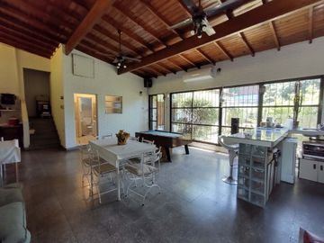 Venta Casa 5 Amb, con quincho y jardín - Haedo
