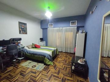 Venta Casa 5 Amb, con quincho y jardín - Haedo