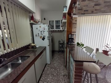 Venta Casa 5 Amb, con quincho y jardín - Haedo