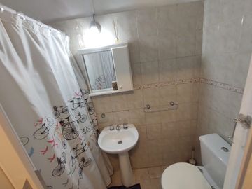 Venta Casa 5 Amb, con quincho y jardín - Haedo