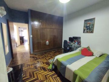 Venta Casa 5 Amb, con quincho y jardín - Haedo