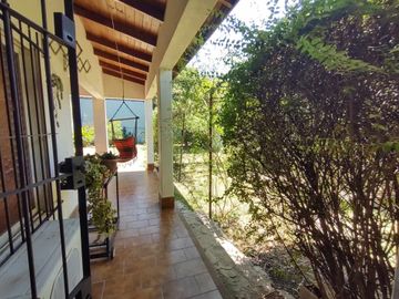 Venta Casa 5 Amb, con quincho y jardín - Haedo