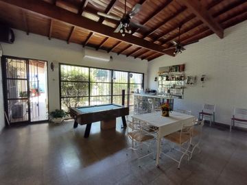 Venta Casa 5 Amb, con quincho y jardín - Haedo