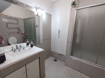 Venta Casa 5 Amb, con quincho y jardín - Haedo
