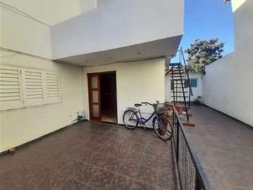 Casa con Departamento en venta en Merlo Sur
