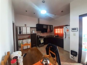 Casa con Departamento en venta en Merlo Sur