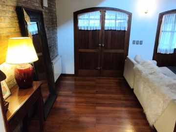 VENTA CASA 5 AMB. BARRIO PARQUE BERNAL PILETA