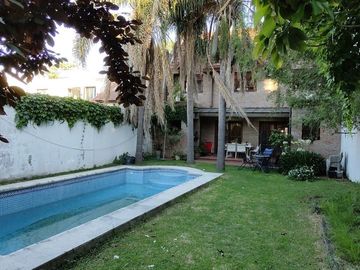 VENTA CASA 5 AMB. BARRIO PARQUE BERNAL PILETA