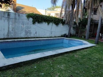 VENTA CASA 5 AMB. BARRIO PARQUE BERNAL PILETA