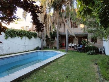 VENTA CASA 5 AMB. BARRIO PARQUE BERNAL PILETA