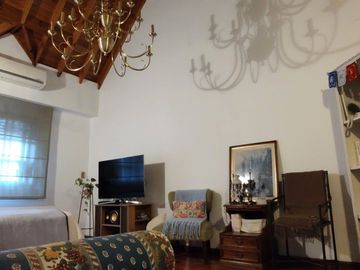 VENTA CASA 5 AMB. BARRIO PARQUE BERNAL PILETA