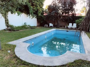 VENTA CASA 5 AMB. BARRIO PARQUE BERNAL PILETA