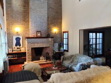 VENTA CASA 5 AMB. BARRIO PARQUE BERNAL PILETA