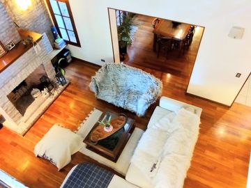 VENTA CASA 5 AMB. BARRIO PARQUE BERNAL PILETA