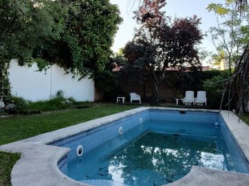VENTA CASA 5 AMB. BARRIO PARQUE BERNAL PILETA