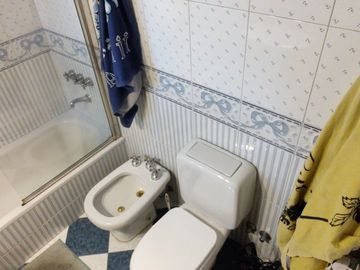 VENTA CASA 5 AMB. BARRIO PARQUE BERNAL PILETA