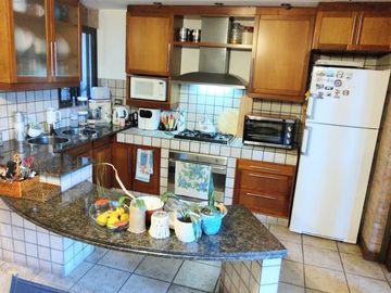 VENTA CASA 5 AMB. BARRIO PARQUE BERNAL PILETA