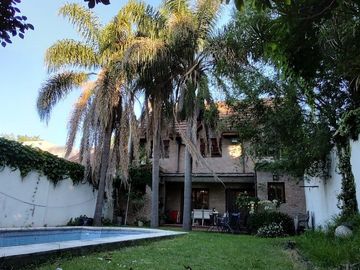 VENTA CASA 5 AMB. BARRIO PARQUE BERNAL PILETA
