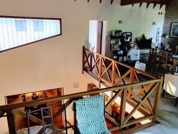 VENTA CASA 5 AMB. BARRIO PARQUE BERNAL PILETA