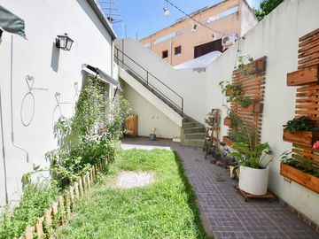 CASA EN VENTA LA PLATA 3 DORMITORIOS Y ESTUDIO
