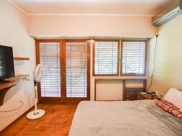 CASA EN VENTA LA PLATA 3 DORMITORIOS Y ESTUDIO