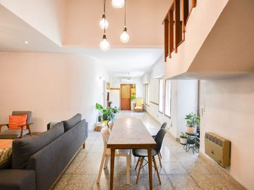 CASA EN VENTA LA PLATA 3 DORMITORIOS Y ESTUDIO