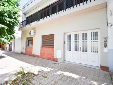 CASA EN VENTA LA PLATA 3 DORMITORIOS Y ESTUDIO